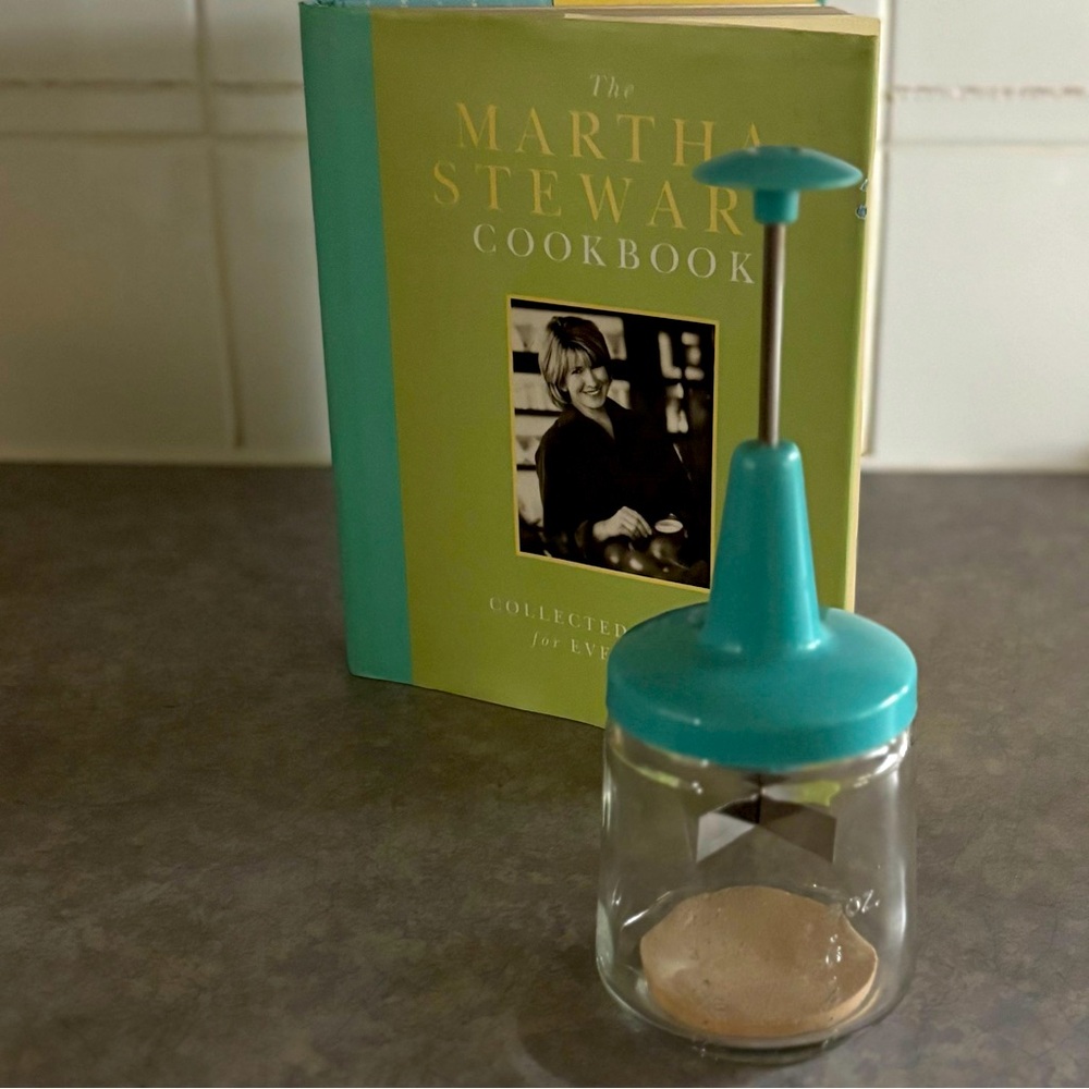70's Nut Chopper - Amerock Canada - Hand-Held Veggie Chopper - Kitchen Gadget
